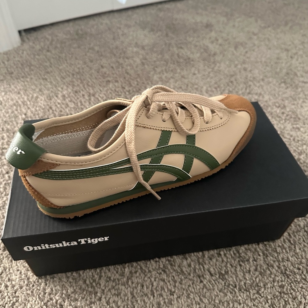 onitsuka tiger shoes(unisex size6 women size 7.5) - Picture 4 of 4